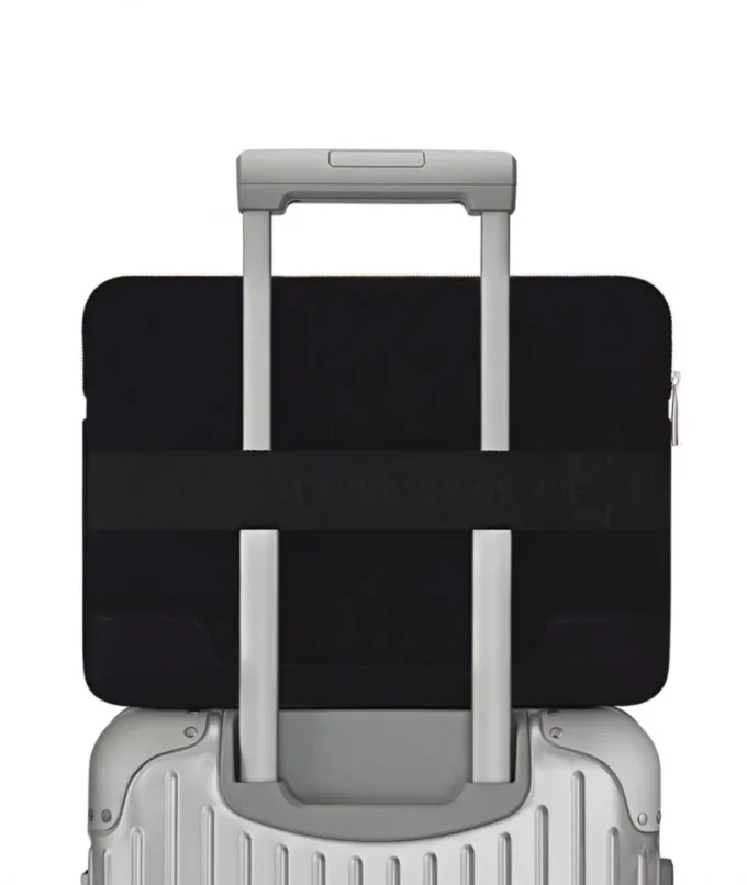 Bolso tipo bucket para portátil Flache Pouch en cuero y lona