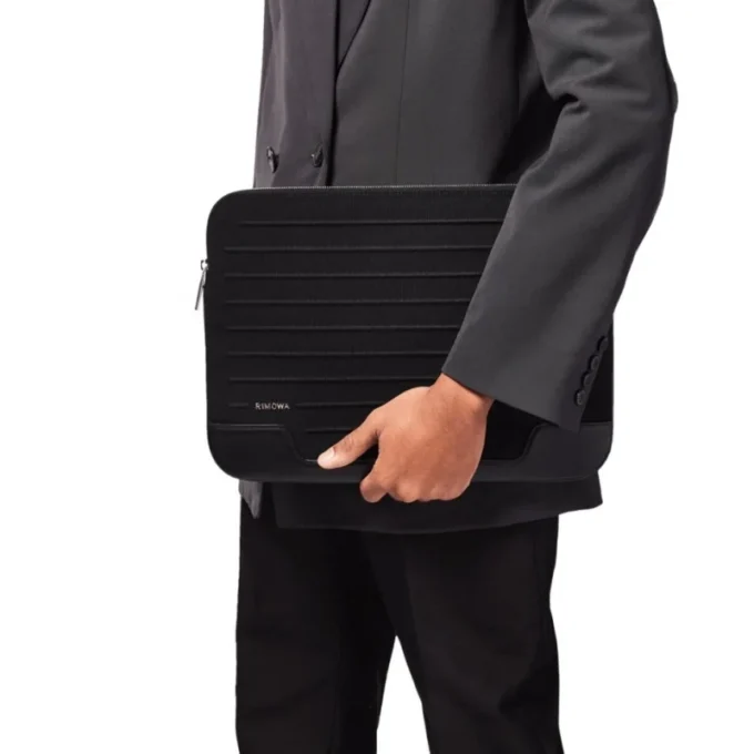 Bolso tipo bucket para portátil Flache Pouch en cuero y lona
