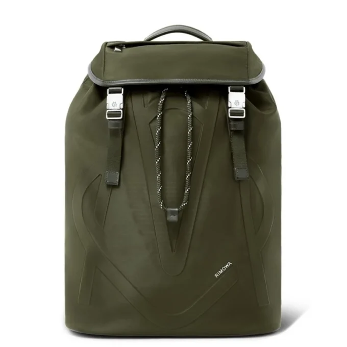 Mochila con solapa exclusiva en nailon ECONYL®