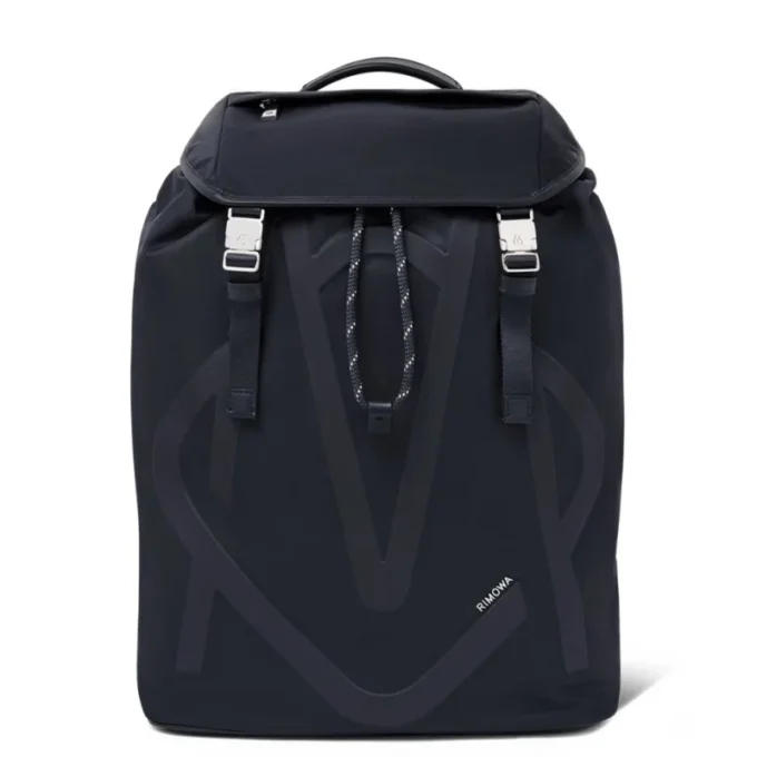 Mochila con solapa exclusiva en nailon ECONYL®