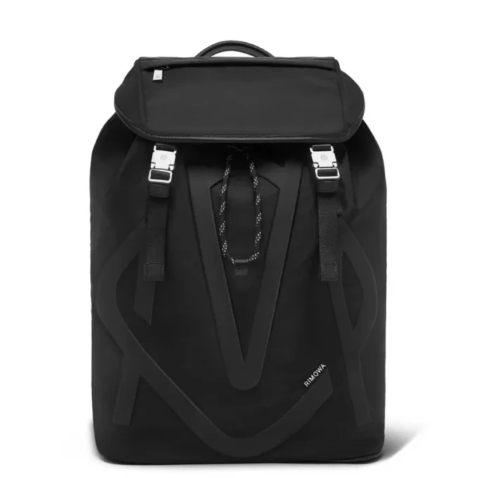 Mochila con solapa exclusiva en nailon ECONYL®