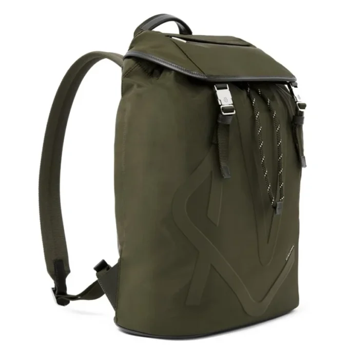 Mochila con solapa exclusiva en nailon ECONYL®