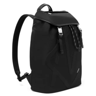 Mochila con solapa exclusiva en nailon ECONYL®