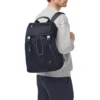 Mochila con solapa exclusiva en nailon ECONYL®