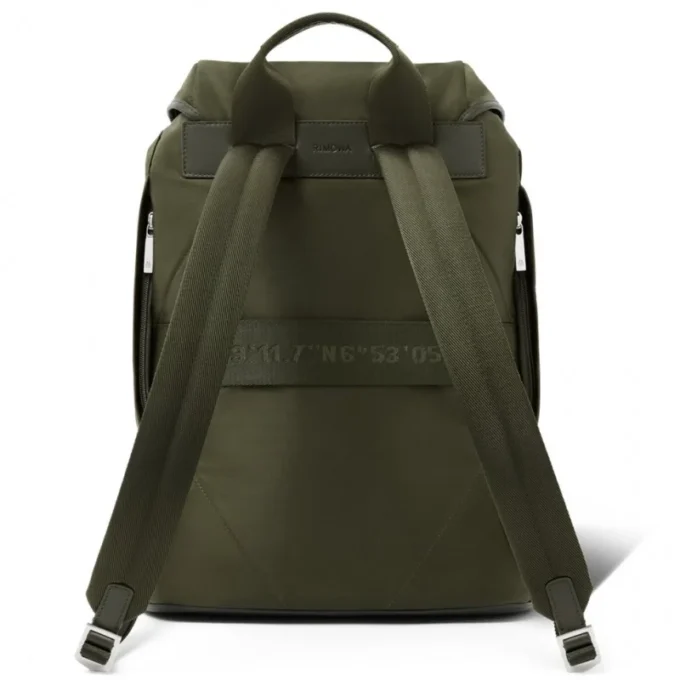 Mochila con solapa exclusiva en nailon ECONYL®