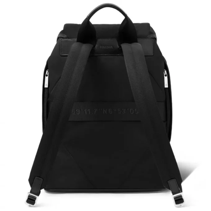 Mochila con solapa exclusiva en nailon ECONYL®