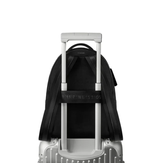 Mochila mediana de cuero y lona